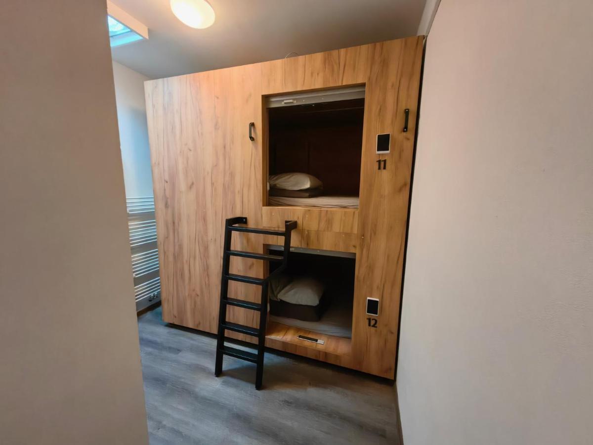 Capsule Hostel Erbenova براغ المظهر الخارجي الصورة