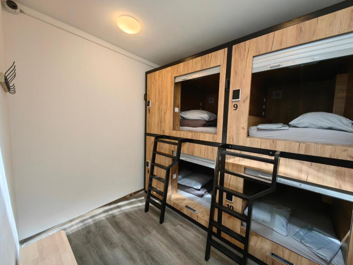 Capsule Hostel Erbenova براغ المظهر الخارجي الصورة